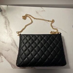 Black quilted gold crossbody purse. Can be used in many ways! Super cute!